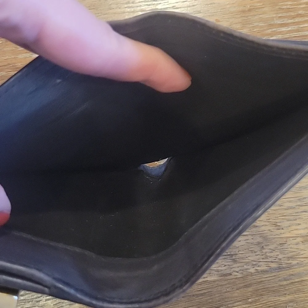 Authentic Gucci GG Wallet - Picture 7 of 7